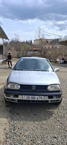 Volkswagen Golf-1