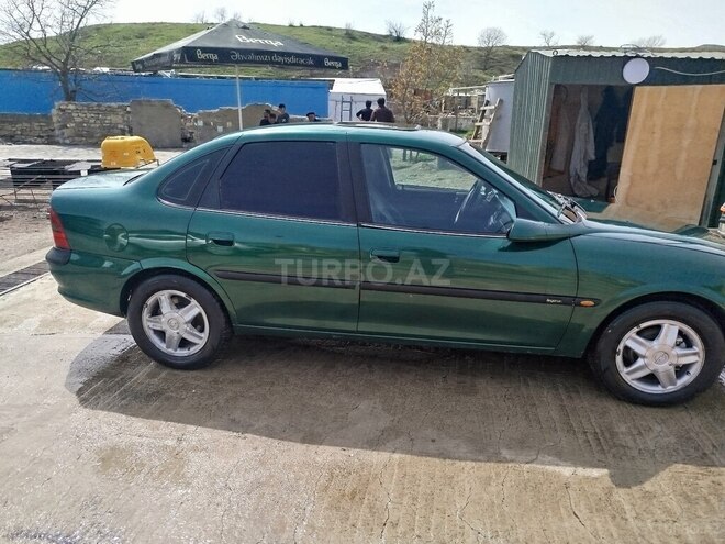 Opel Vectra-4