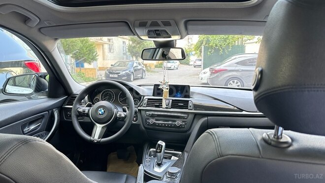 BMW 320d-8