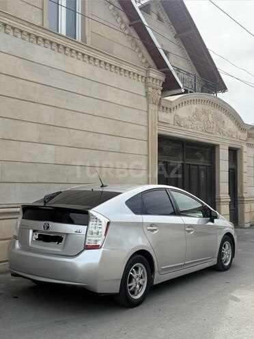 Toyota Prius-4