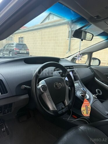 Toyota Prius-2