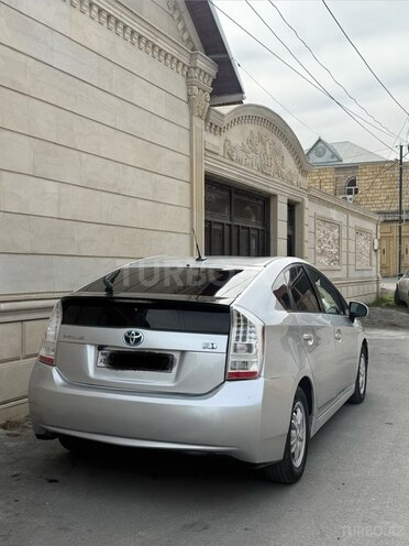 Toyota Prius-3