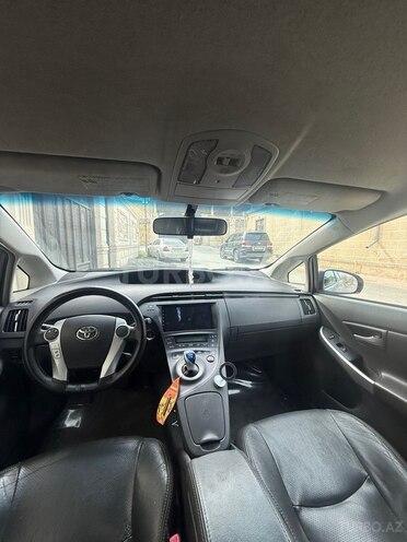 Toyota Prius-7