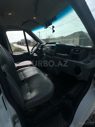 Ford Transit-8