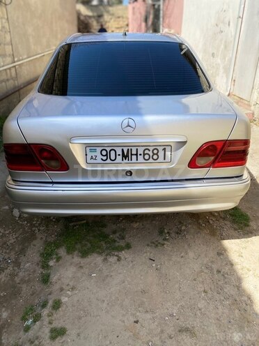 Mercedes E 220-2