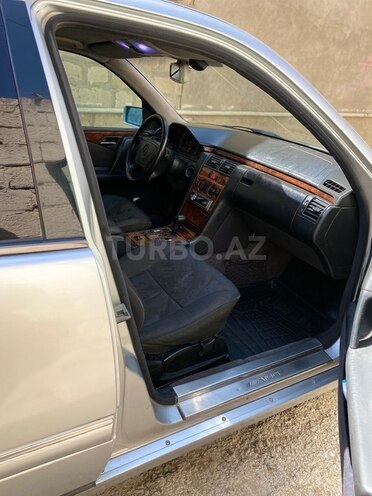 Mercedes E 220-4