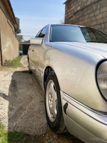 Mercedes E 220-3