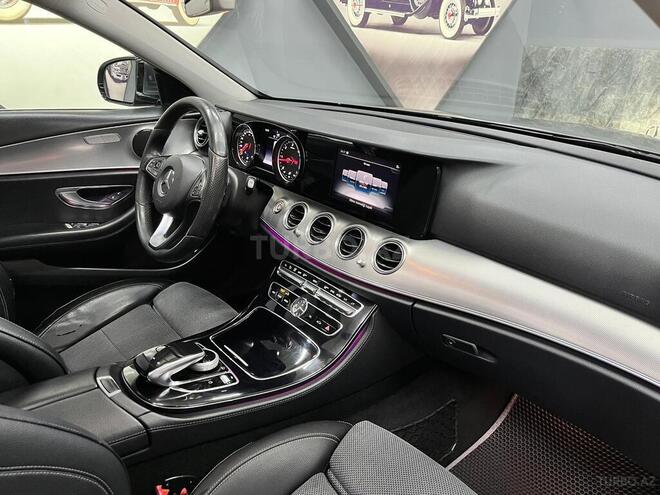 Mercedes E 220 d-32