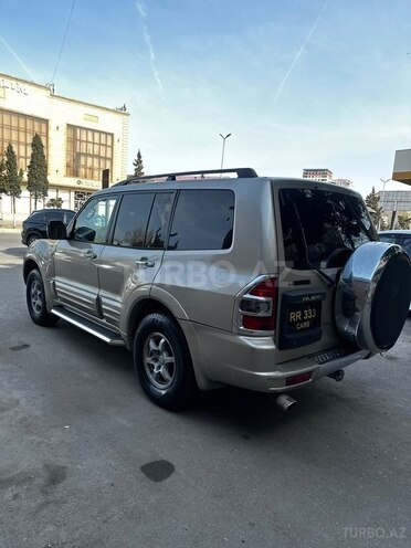 Mitsubishi Pajero-5