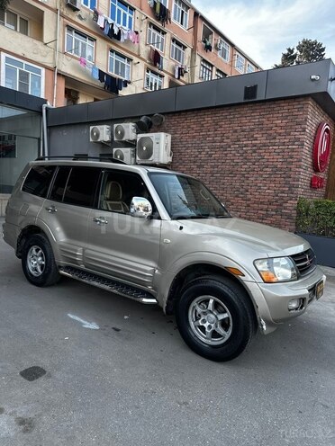 Mitsubishi Pajero-6
