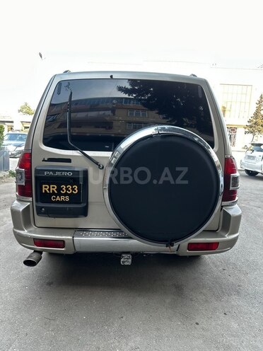 Mitsubishi Pajero-2