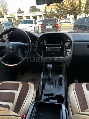 Mitsubishi Pajero-3