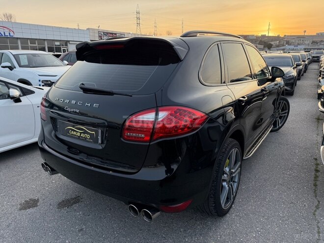 Porsche Cayenne-8
