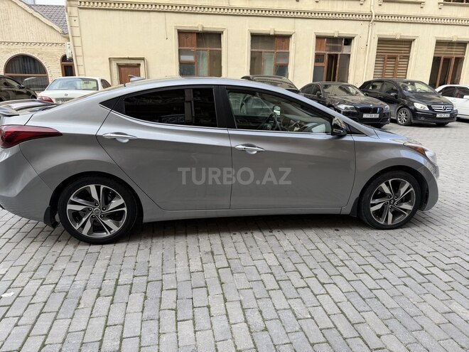 Hyundai Elantra-5