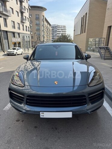 Porsche Cayenne-1