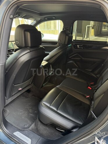 Porsche Cayenne-4