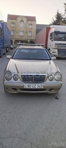 Mercedes E 240-1