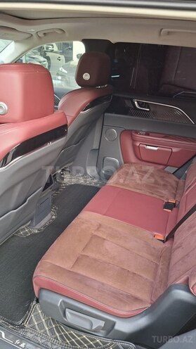 Hongqi E-HS9-7