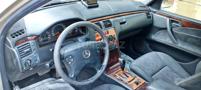 Mercedes E 240-7