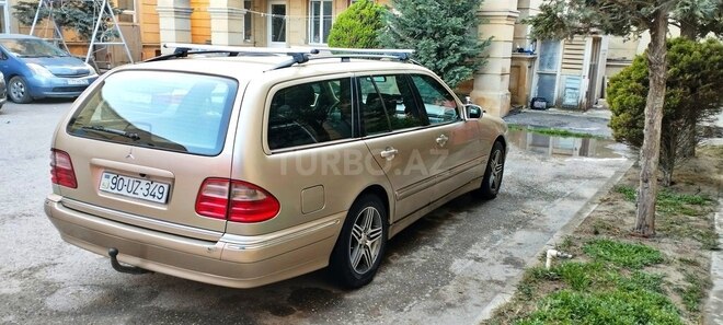 Mercedes E 240-4