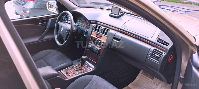 Mercedes E 240-6