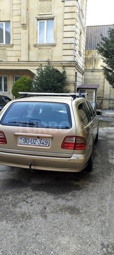 Mercedes E 240-5