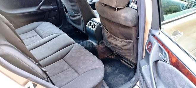 Mercedes E 240-10
