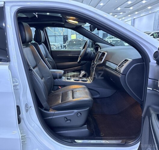Jeep Grand Cherokee-12