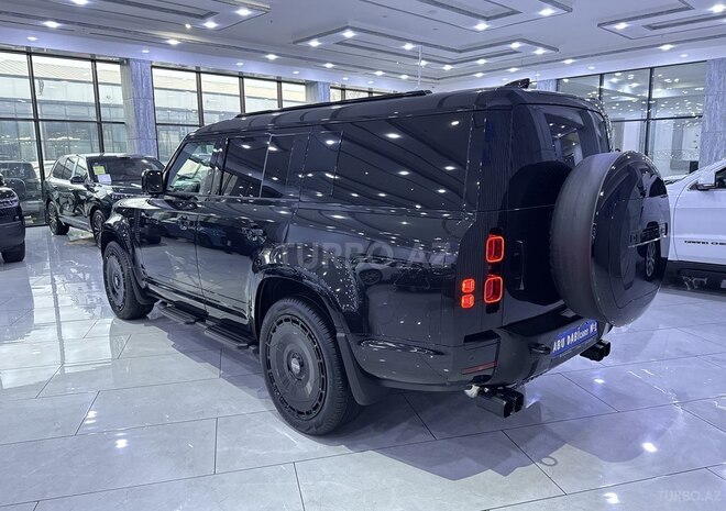 Land Rover Defender-7