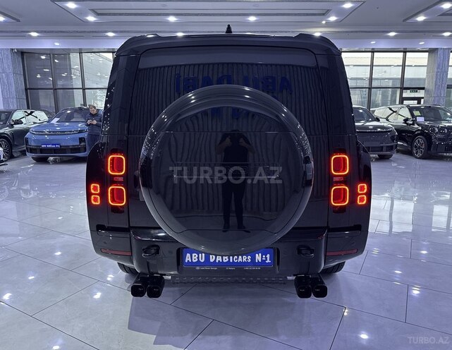 Land Rover Defender-8