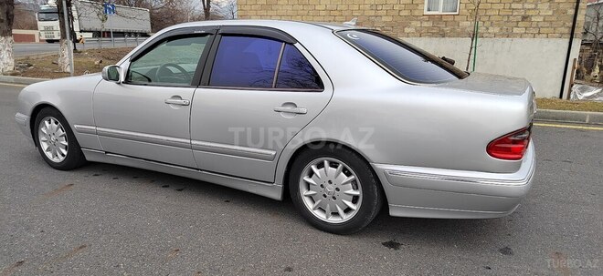 Mercedes E 220-3
