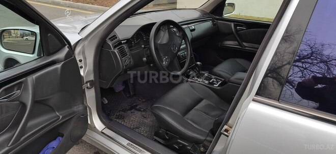 Mercedes E 220-9