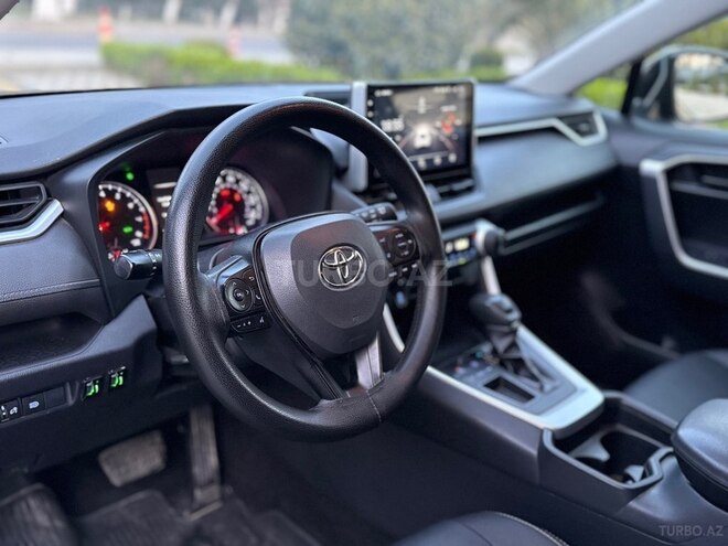 Toyota RAV4-16