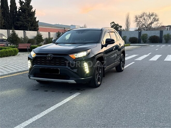 Toyota RAV4-8