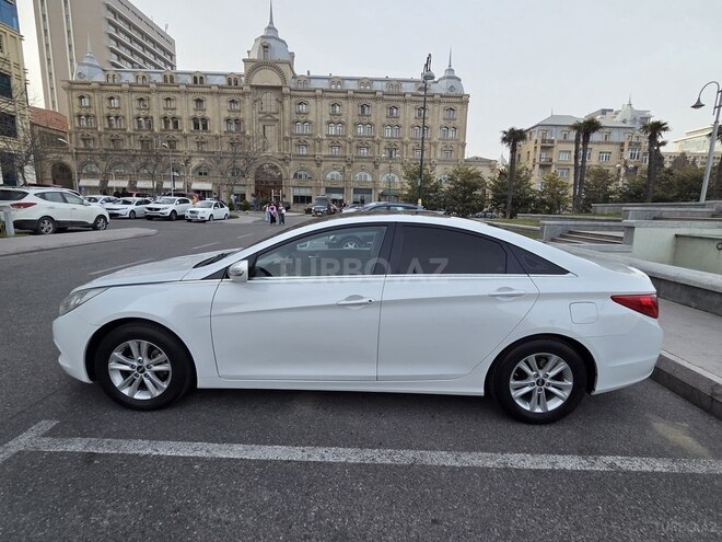 Hyundai Sonata-5