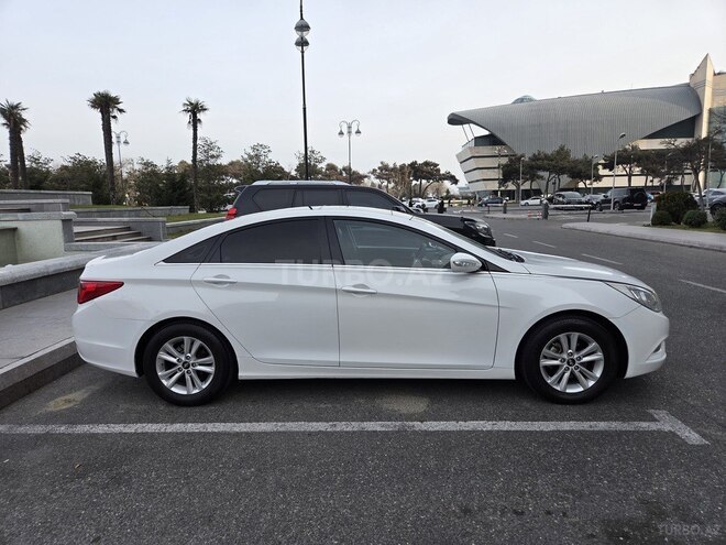 Hyundai Sonata-4