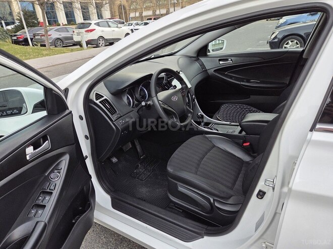 Hyundai Sonata-6