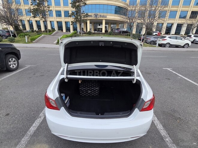 Hyundai Sonata-16