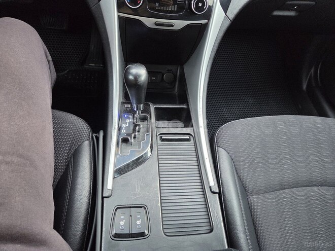 Hyundai Sonata-13
