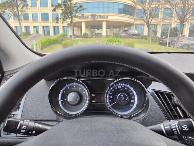 Hyundai Sonata-11