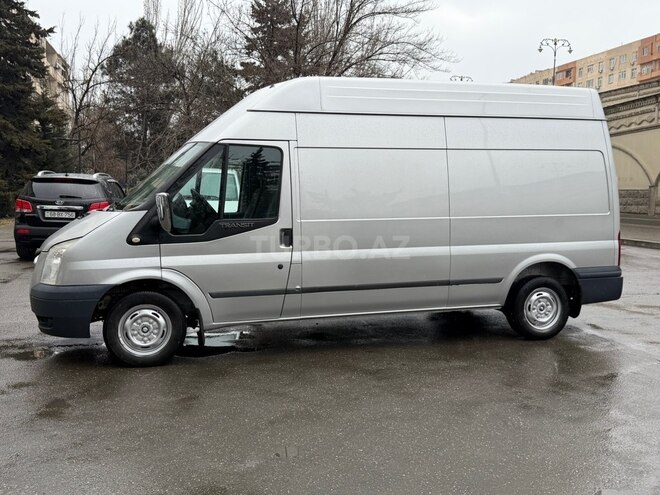Ford Transit-10