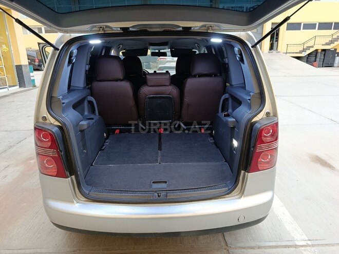 Volkswagen Touran-6