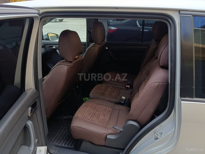 Volkswagen Touran-8