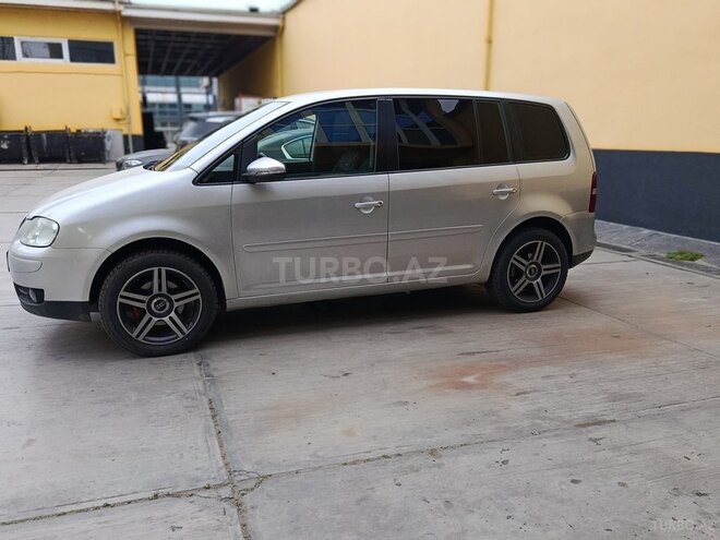 Volkswagen Touran-2
