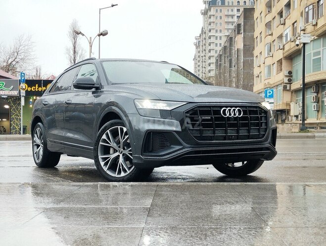 Audi Q8-1