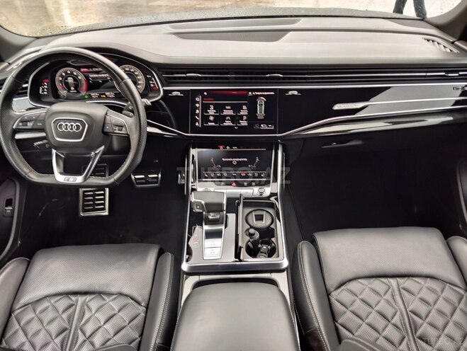 Audi Q8-7