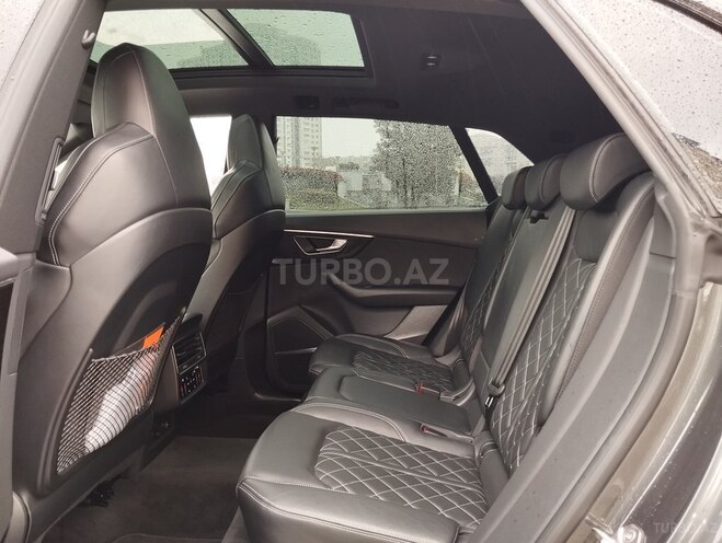 Audi Q8-15