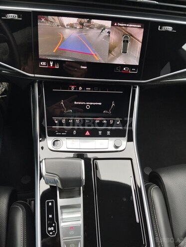 Audi Q8-17