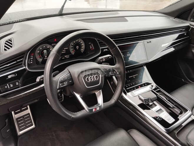 Audi Q8-9