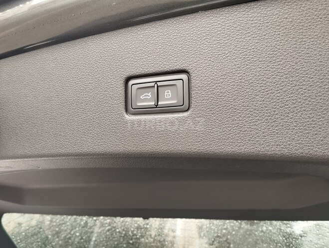 Audi Q8-21